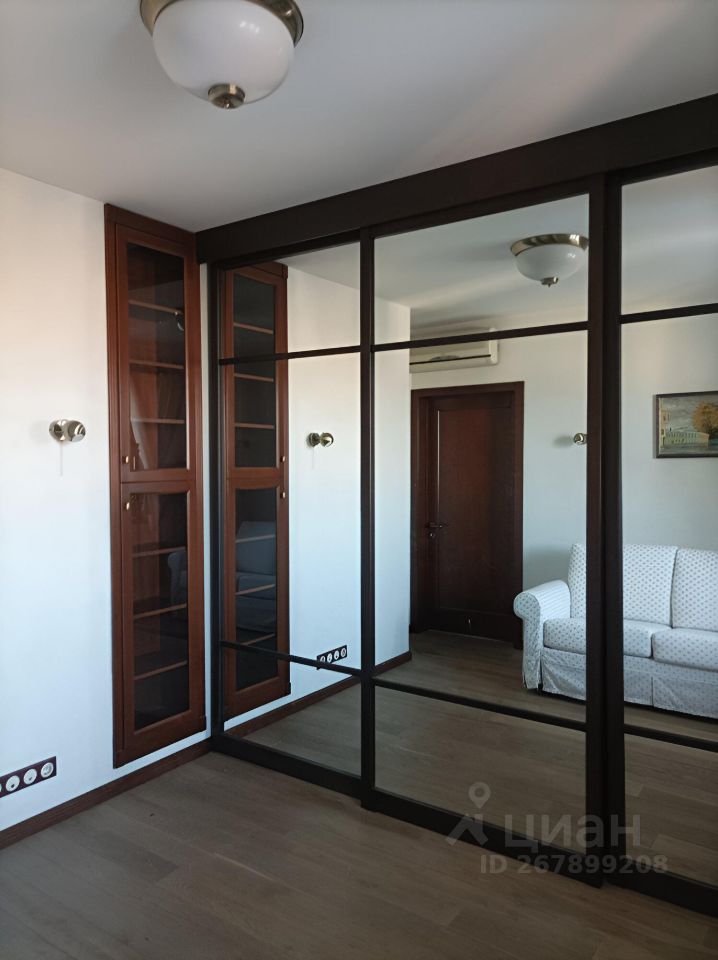 Аренда 4-комн квартиры на вторичном рынке Петрозаводская улица, 3