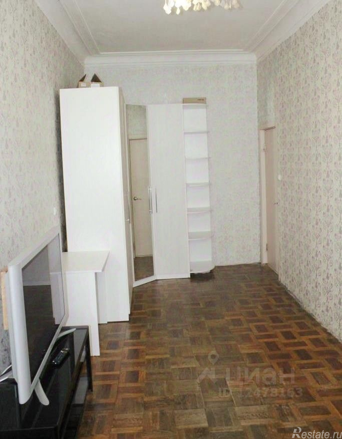 Продажа 4-комн квартиры на вторичном рынке Мытнинская улица,  д. 15