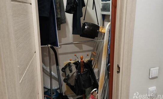 Продажа 1-комн квартиры на вторичном рынке Глухарская улица,  д. 27 к1