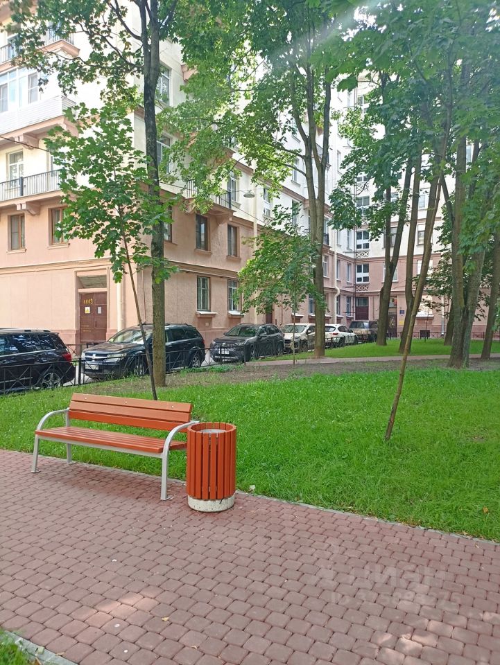 Продажа 4-комн квартиры на вторичном рынке улица Ленсовета, 10
