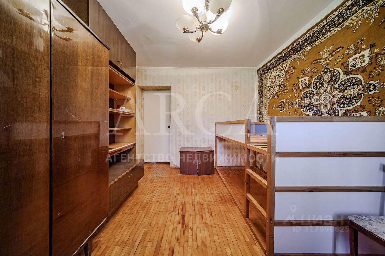 Продажа 2-комн квартиры на вторичном рынке д. Новое Девяткино, улица Ветеранов, 10