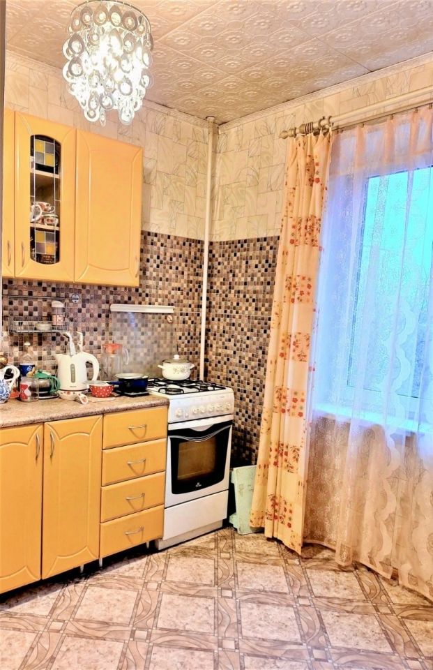 Продажа 3-комн квартиры на вторичном рынке Луга, проспект Кирова, 22к2