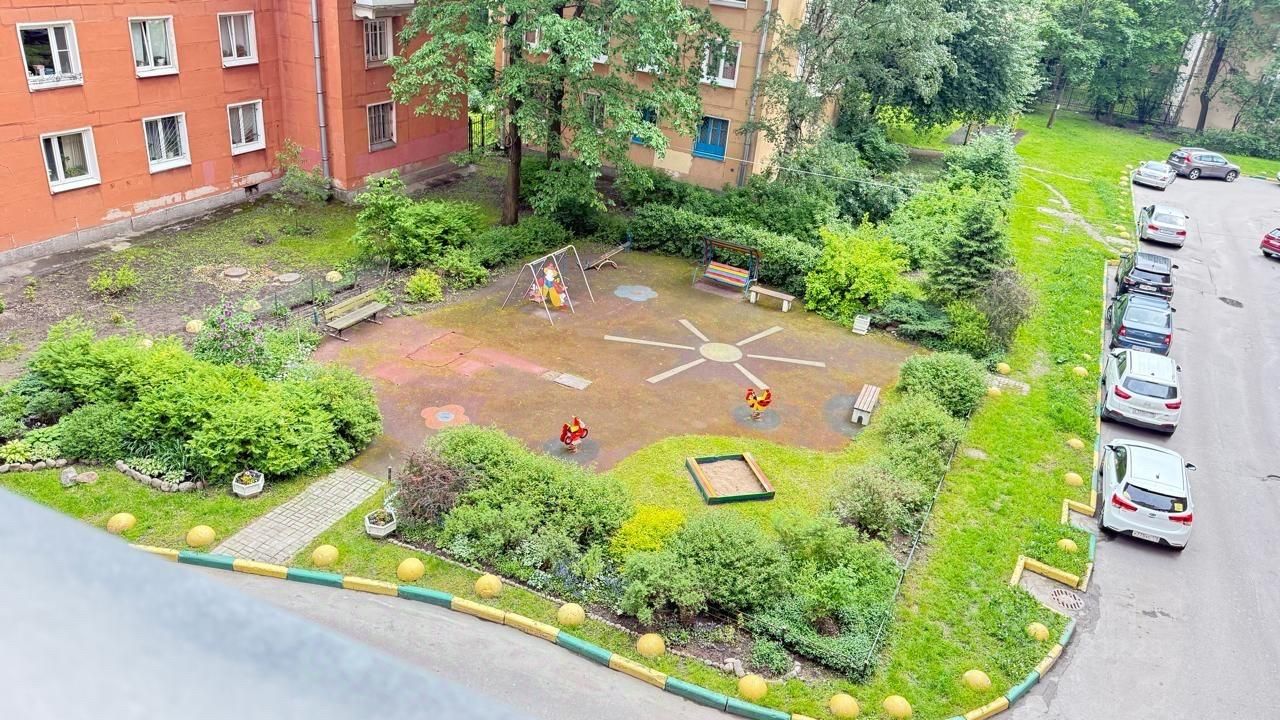 Продажа 2-комн квартиры на вторичном рынке улица Танкиста Хрустицкого, 62