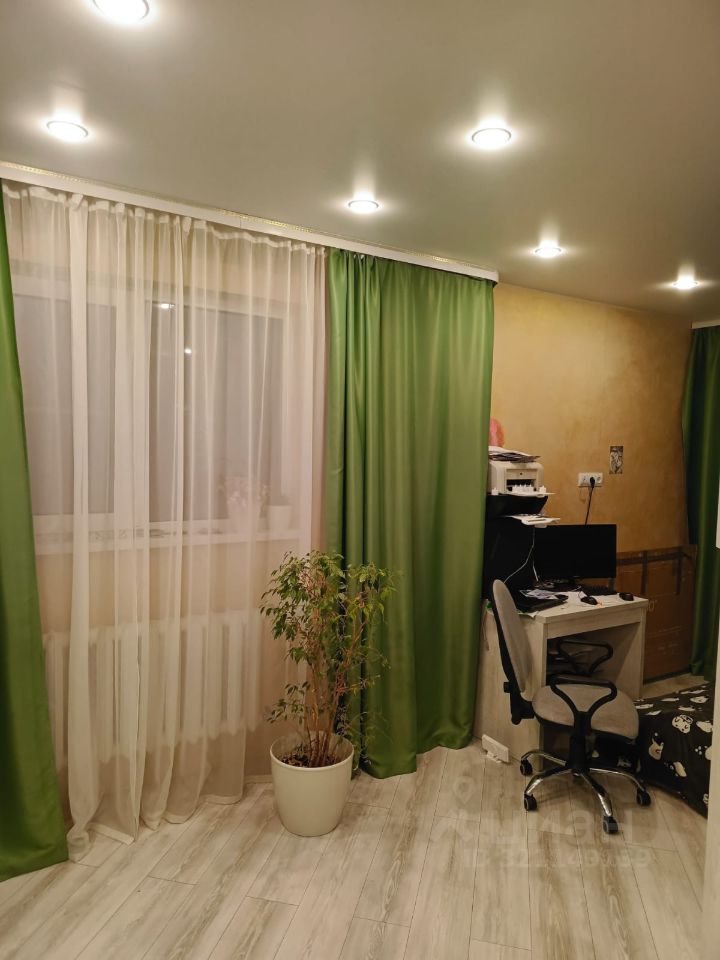 Продажа 3-комн квартиры на вторичном рынке Коммунар г., улица Школьная, 24