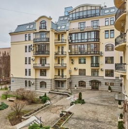 Продажа 2-комн квартиры на вторичном рынке ул Шпалерная,  д. 48
