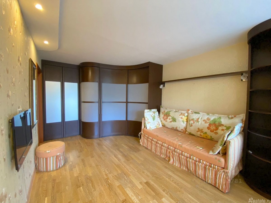 Аренда 2-комн квартиры на вторичном рынке Предтеченский Верхн. пер,  д. 6