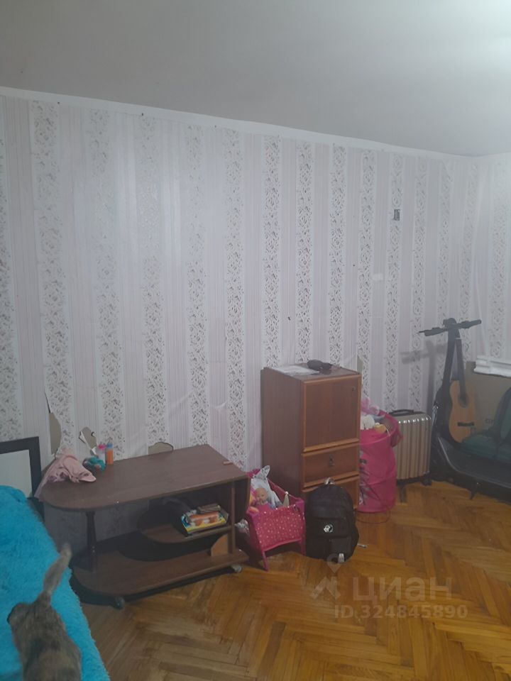 Продажа 3-комн квартиры на вторичном рынке пос. Войсковицы, площадь Манина, 3