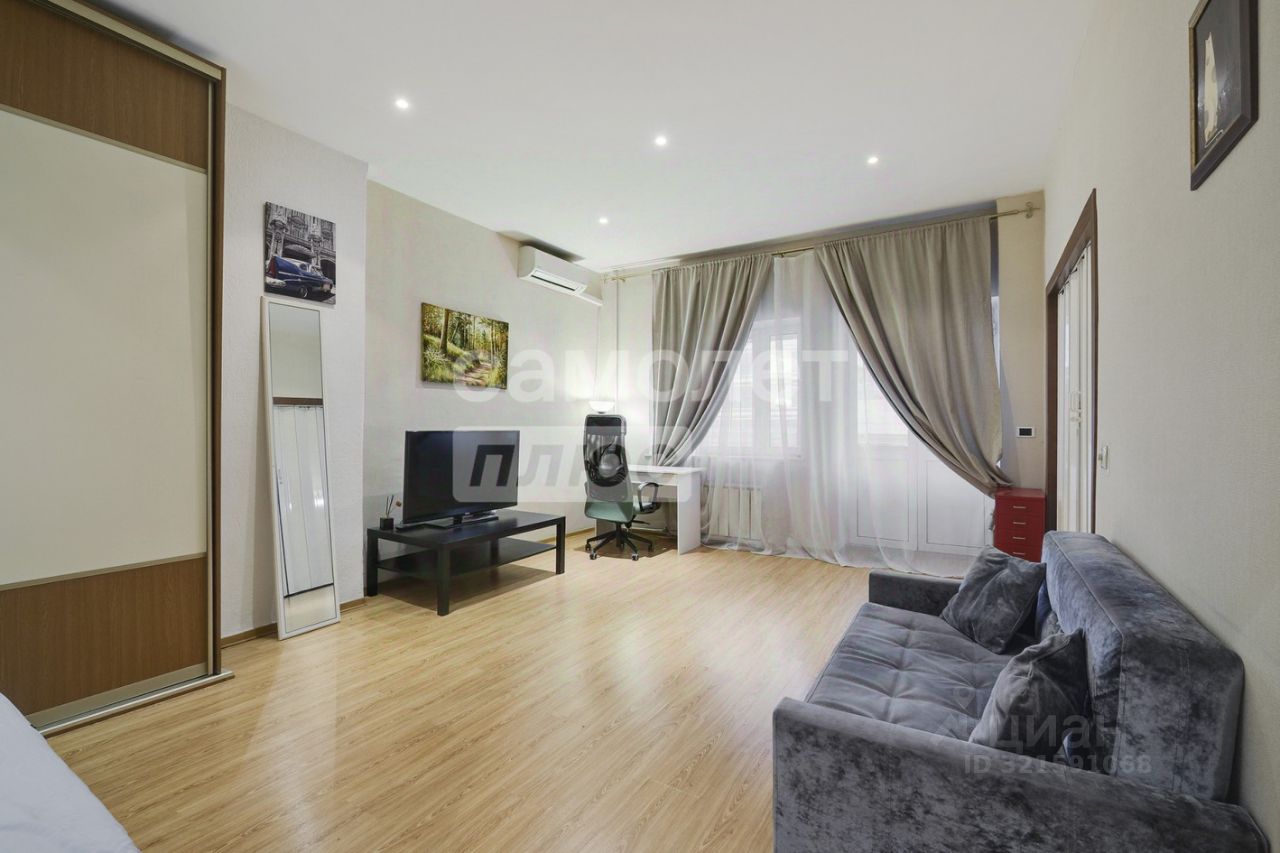 Продажа 1-комн квартиры на вторичном рынке Новинский бульвар, 1/2