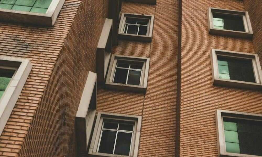 Смольный: число коммуналок в Петербурге сократят за счет продажи свободных комнат  