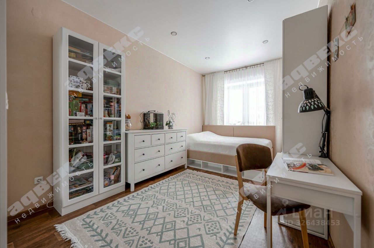 Продажа 2-комн квартиры на вторичном рынке пос. Металлострой, Полевая улица, 1/25