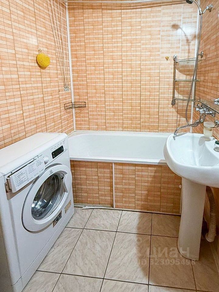 Продажа 2-комн квартиры на вторичном рынке проспект Космонавтов, 65к1