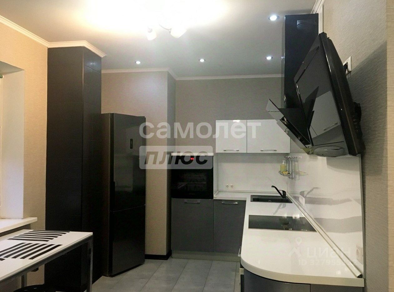 Продажа 2-комн квартиры на вторичном рынке Чехов, Лопасненская улица, 3