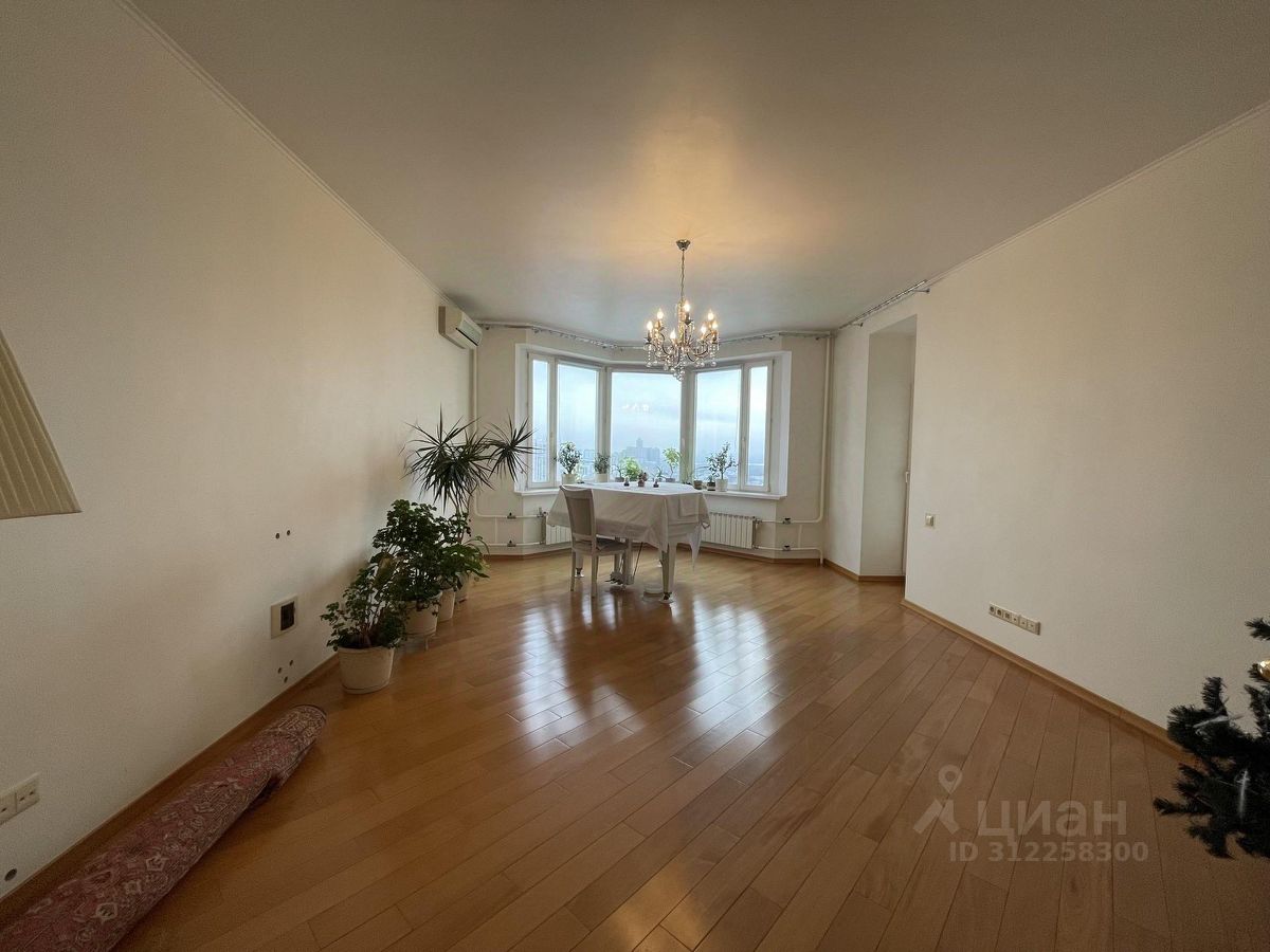 Продажа 3-комн квартиры на вторичном рынке Лодочная улица, 9К1