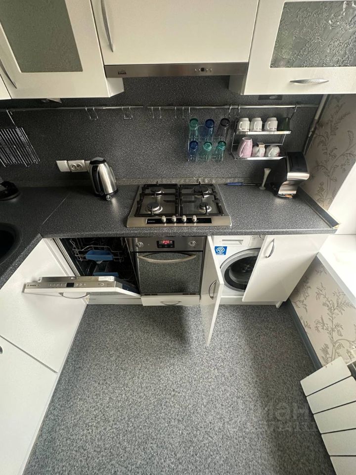 Аренда 2-комн квартиры на вторичном рынке Живописная улица, 34К2