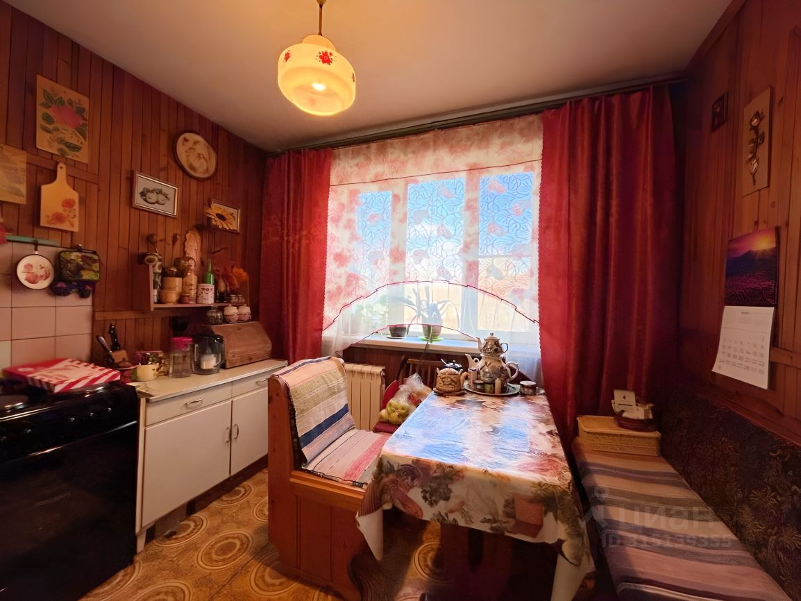 Продажа 2-комн квартиры на вторичном рынке Нахабино пгт, улица Институтская, 4