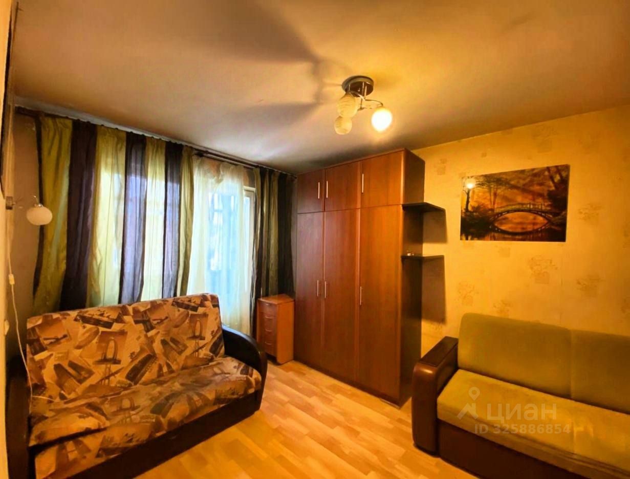 Продажа 2-комн квартиры на вторичном рынке Большие Вяземы пгт, улица Городок-17, 15