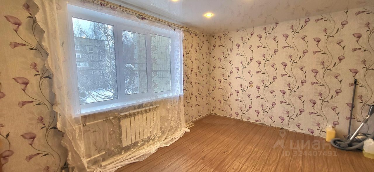 Продажа 3-комн квартиры на вторичном рынке Кировск, Молодежная улица, 3