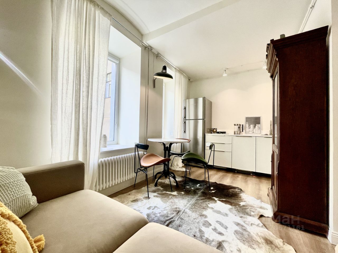 Продажа 1-комн квартиры на вторичном рынке 1-я Васильевского острова линия, 42