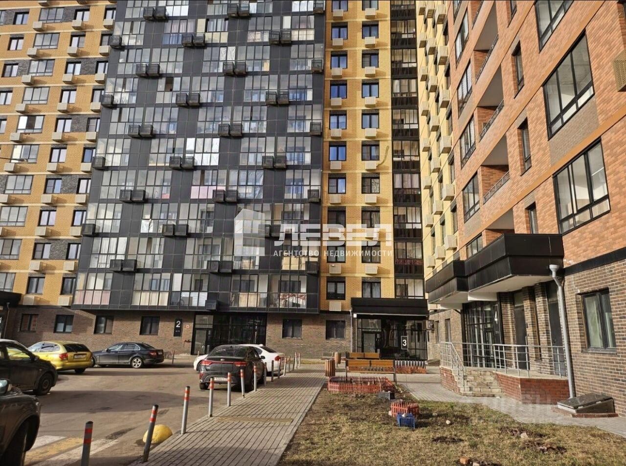 Продажа 2-комн квартиры на вторичном рынке Мирный пгт, улица Академика Северина, 8/1