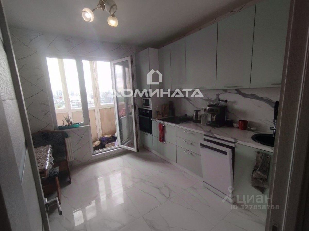 Продажа 3-комн квартиры на вторичном рынке улица Маршала Захарова, 12к2