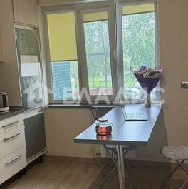 Продажа 2-комн квартиры на вторичном рынке улица Маршала Захарова,  д. 22 к1