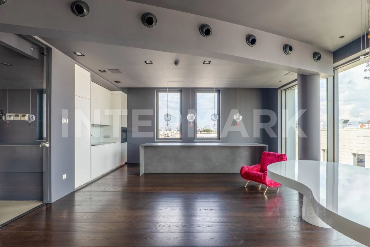 Аренда 3-комн квартиры на вторичном рынке Пречистенская набережная, 17-19