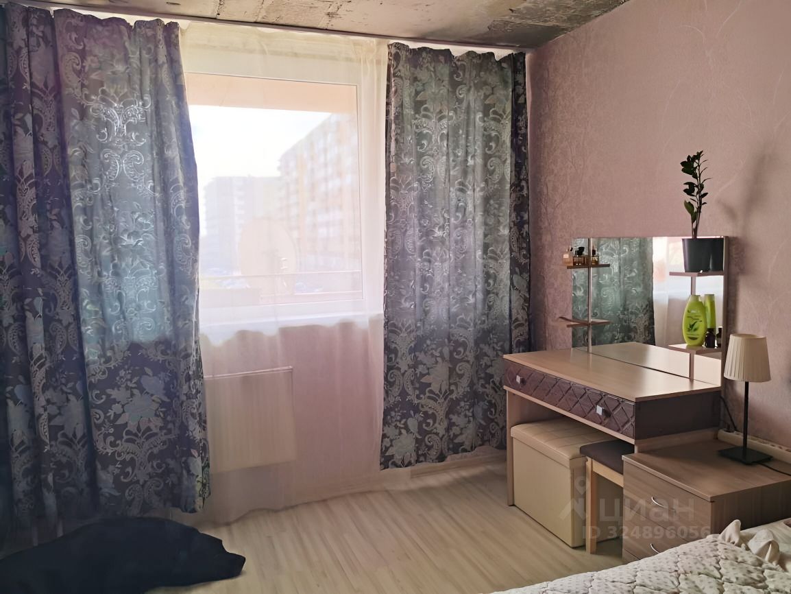Продажа 2-комн квартиры на вторичном рынке Имени Свердлова пгт, проезд Западный, 10