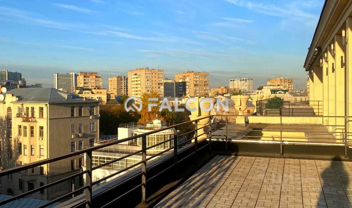 Продажа 4-комн квартиры на вторичном рынке Большой Левшинский переулок, 11