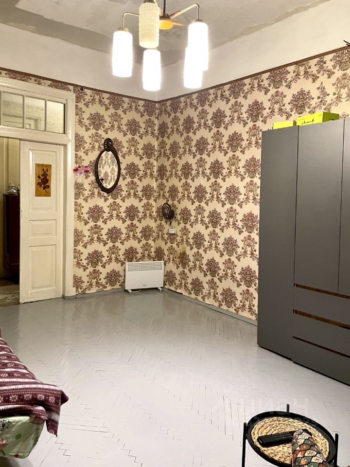 Продажа 2-комн квартиры на вторичном рынке Невский проспект, 108