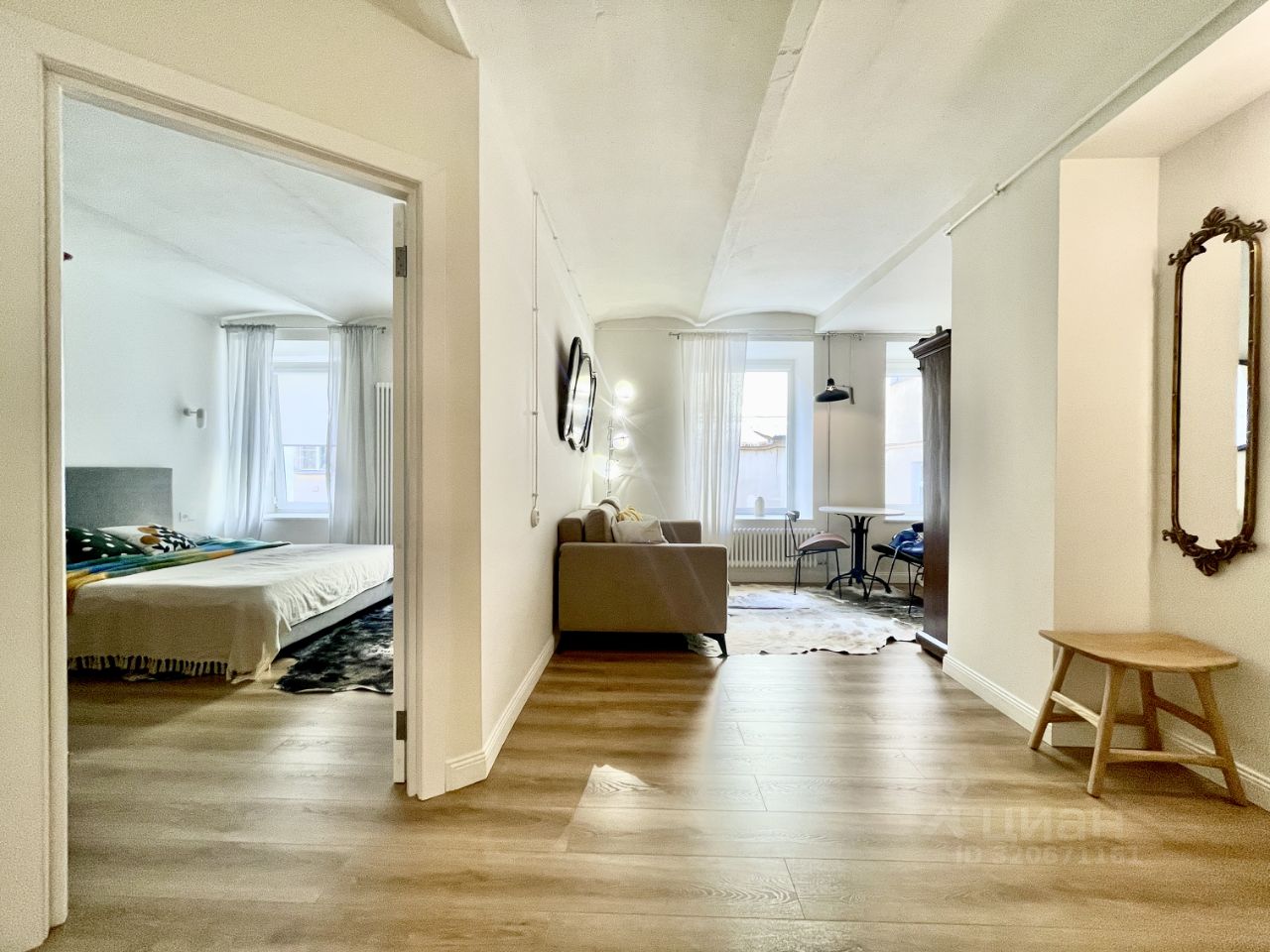 Продажа 1-комн квартиры на вторичном рынке 1-я Васильевского острова линия, 42