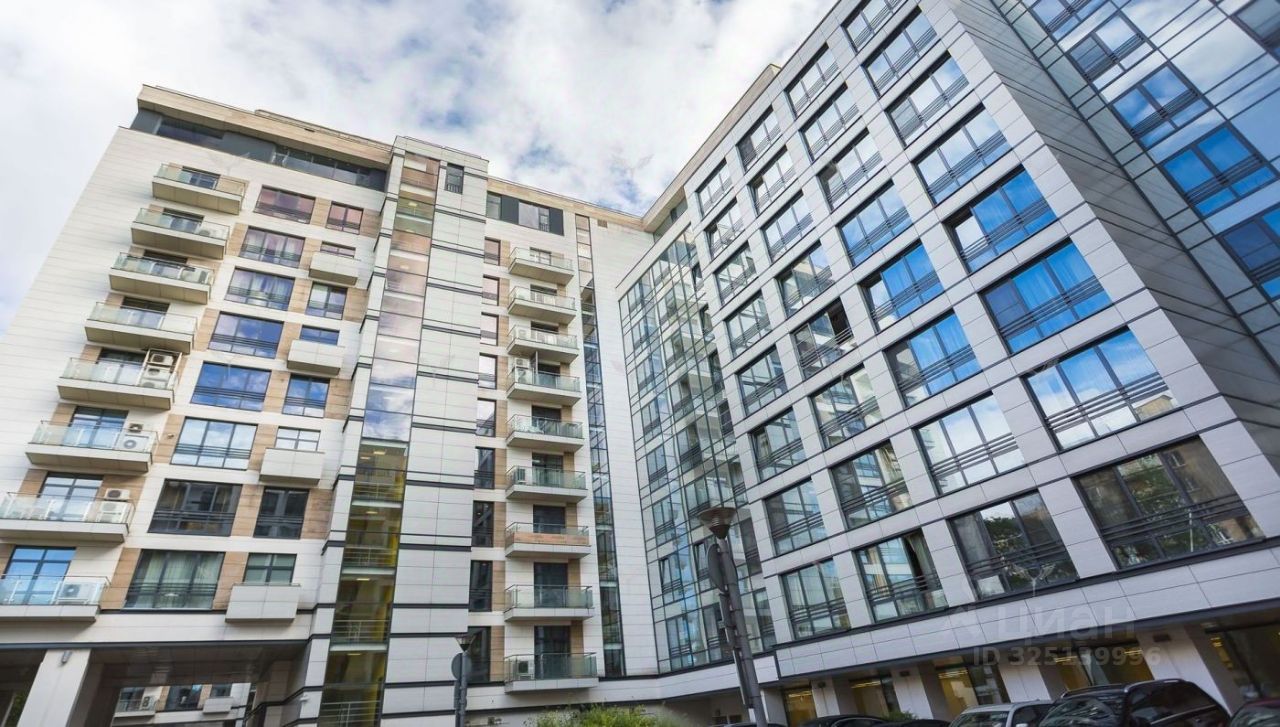 Продажа 4-комн квартиры на вторичном рынке Казарменный переулок, 3
