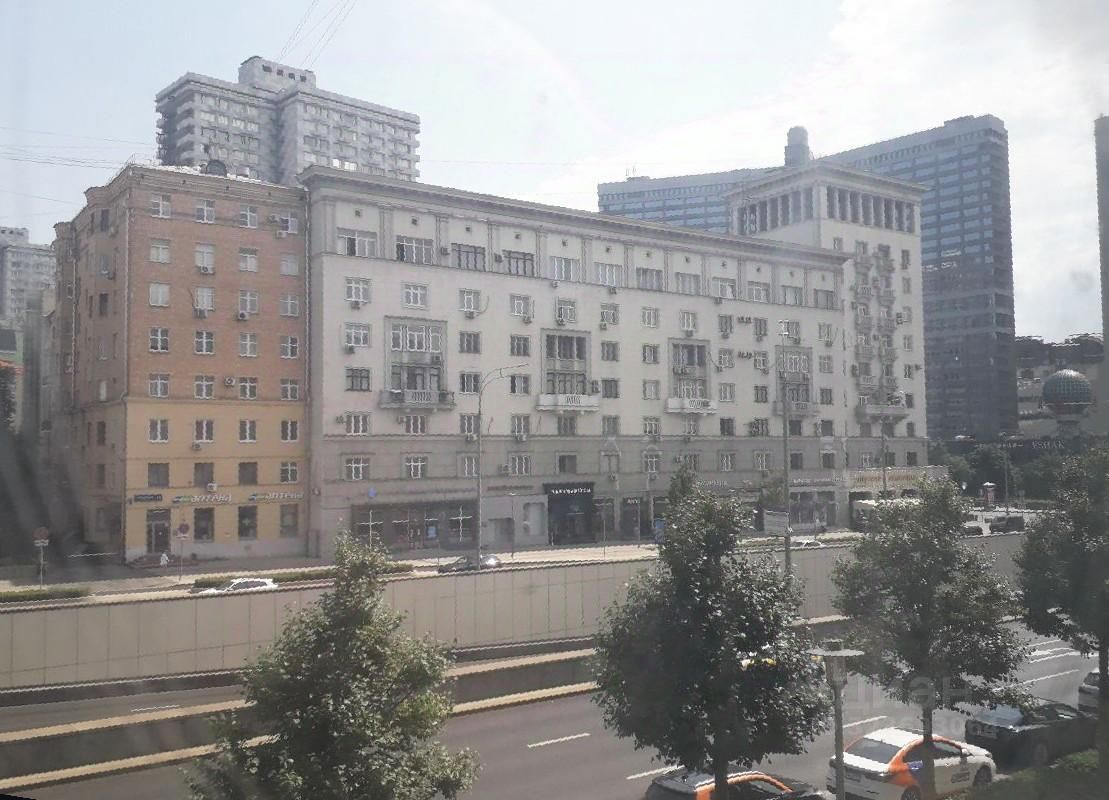 Продажа 1-комн квартиры на вторичном рынке Новинский бульвар, 13