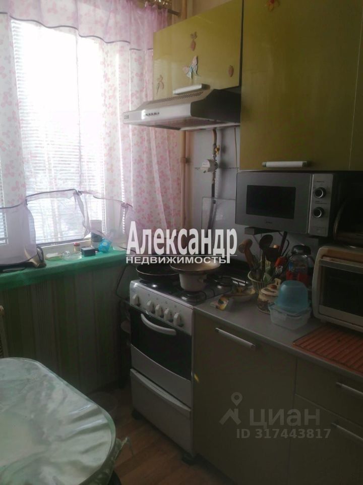 Продажа 4-комн квартиры на вторичном рынке Рощино пгт, переулок Садовый, 4