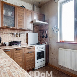 Продажа 2-комн квартиры на вторичном рынке Загребский б-р,  д. 31,  к. 2