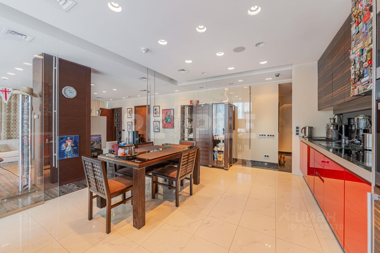 Продажа 3-комн квартиры на вторичном рынке улица Климашкина, 17С2
