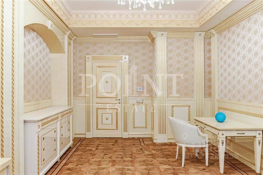 Продажа 4-комн квартиры на вторичном рынке переулок Хилков, 1