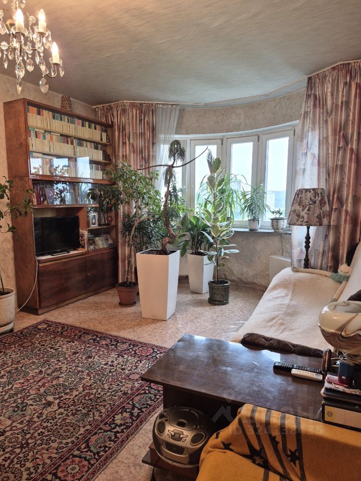 Продажа 3-комн квартиры на вторичном рынке улица Островитянова, 53