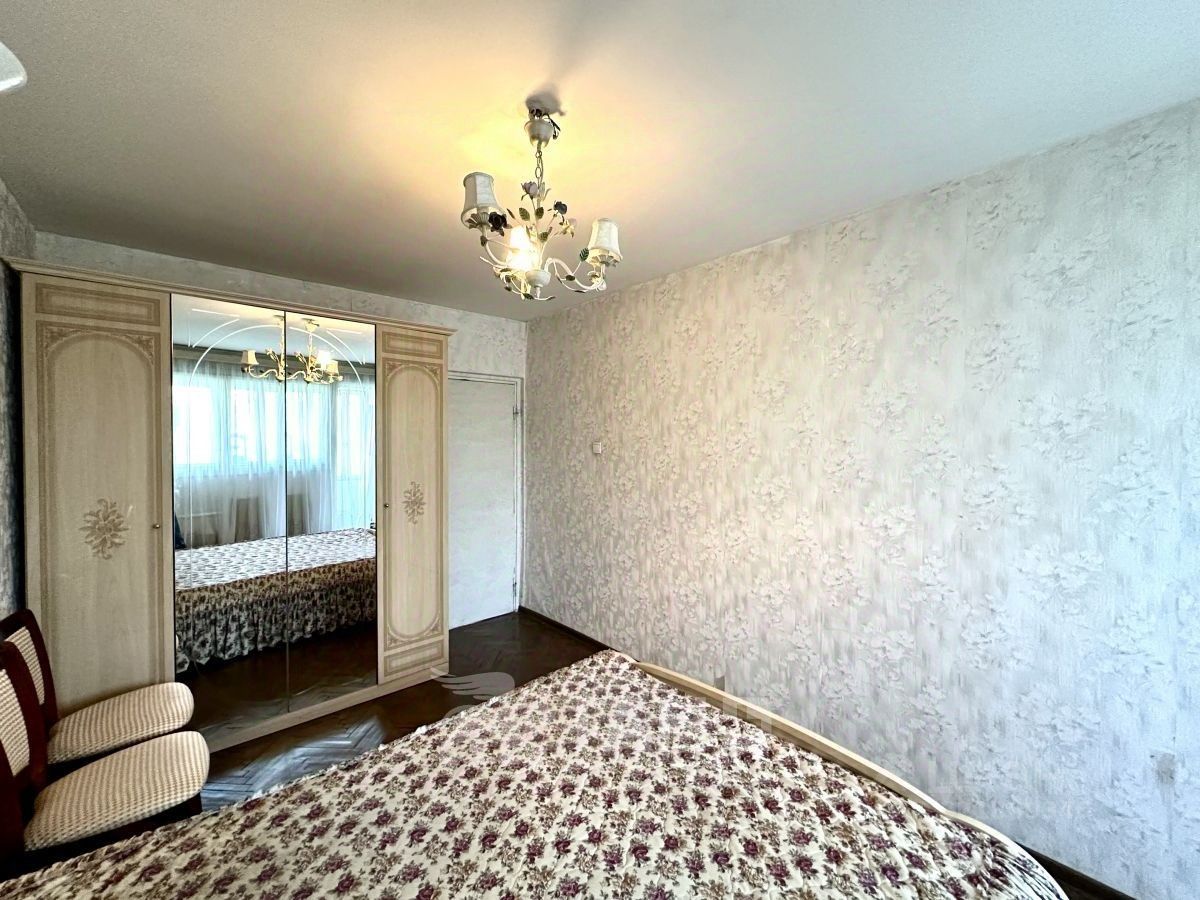 Продажа 3-комн квартиры на вторичном рынке улица Добровольцев, 38