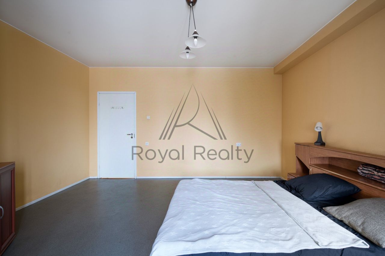 Продажа 2-комн квартиры на вторичном рынке улица Ленсовета, 88