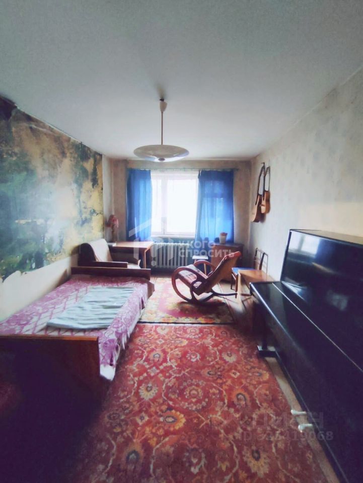 Продажа 3-комн квартиры на вторичном рынке Ломоносов, Петровский переулок, 4