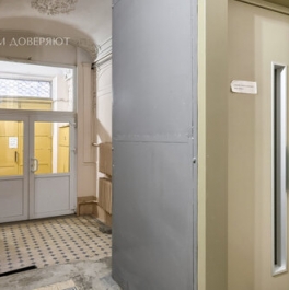 Продажа 4-комн квартиры на вторичном рынке 10-11-я линии В.О.,  д. 52