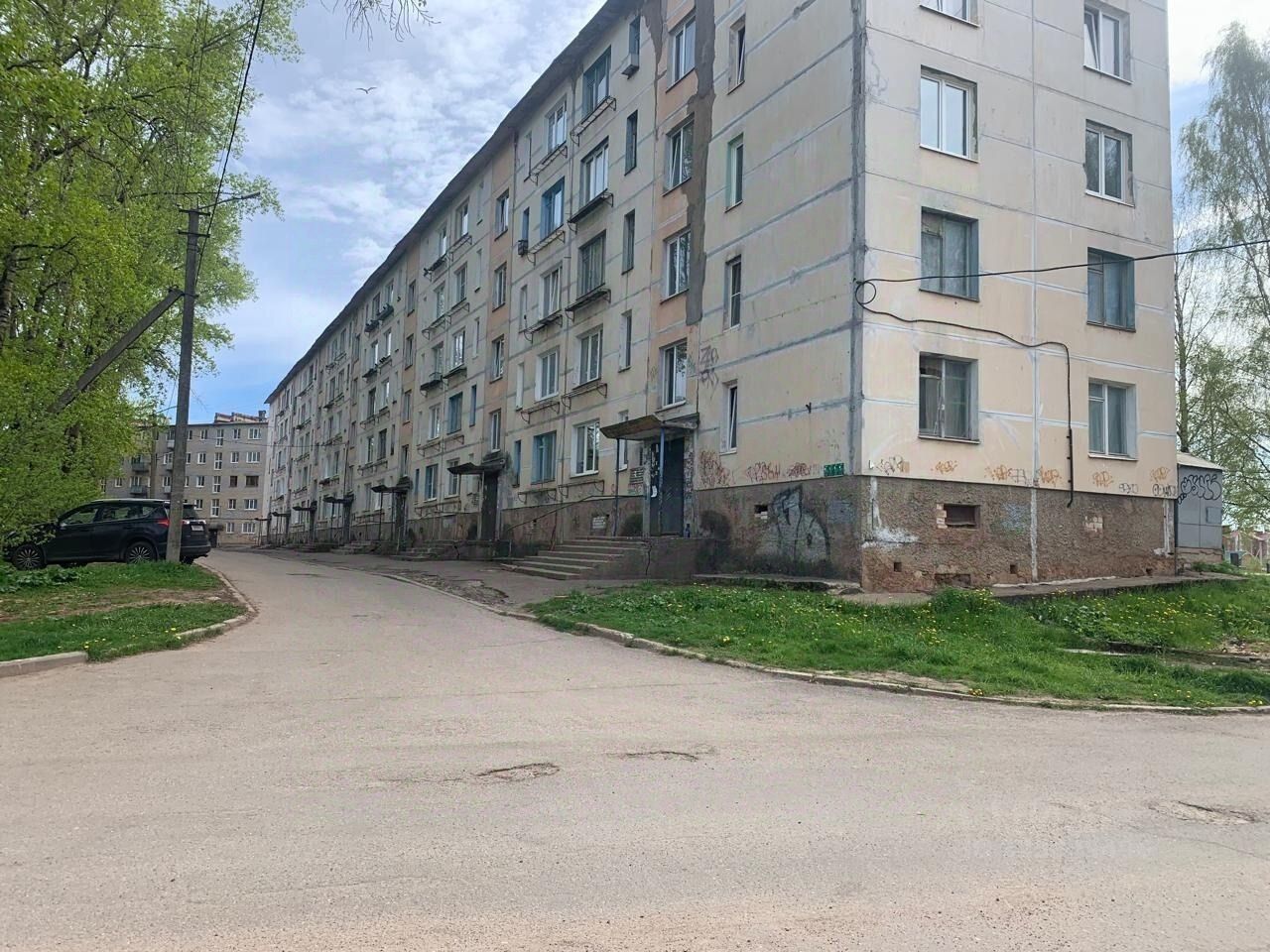 Продажа 4-комн квартиры на вторичном рынке Пикалево г., улица Спортивная, 8