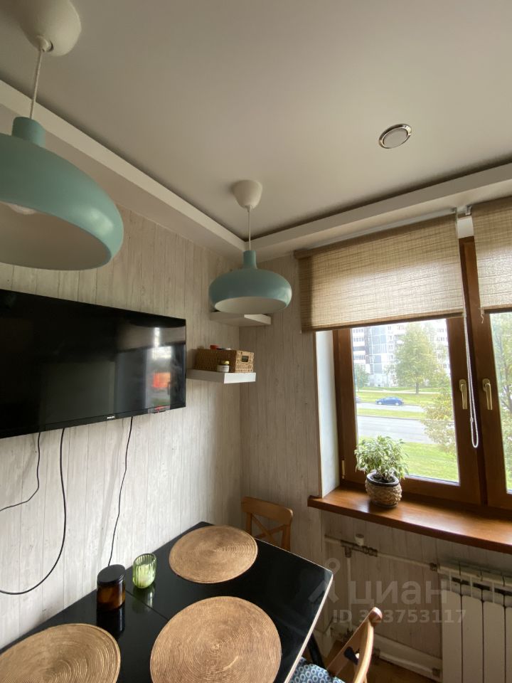 Продажа 1-комн квартиры на вторичном рынке проспект Художников, 2к1