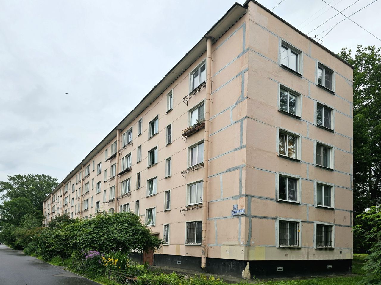 Продажа 3-комн квартиры на вторичном рынке Трамвайный проспект, 21К1