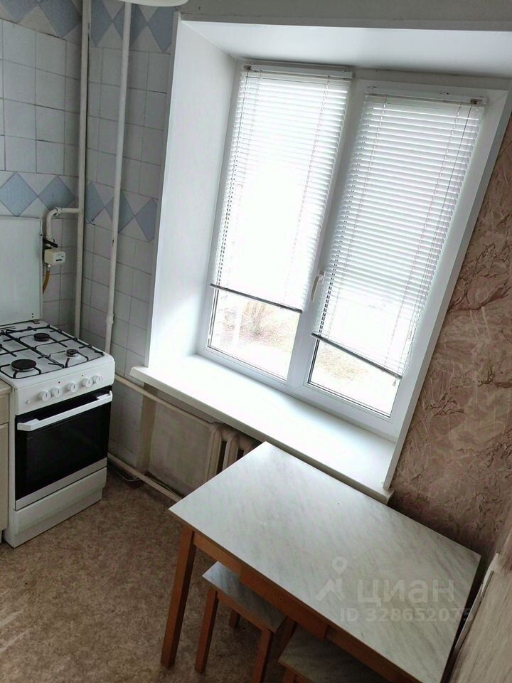 Продажа 2-комн квартиры на вторичном рынке Кириши, Советская улица, 17
