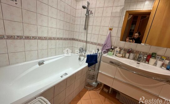 Продажа 4-комн квартиры на вторичном рынке Зоологическая улица,  д. 22