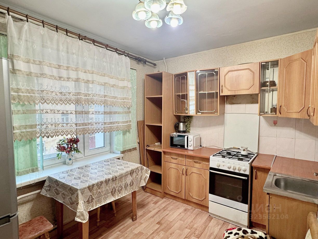 Аренда 2-комн квартиры на вторичном рынке Кронштадт, улица Всеволода Вишневского, 5