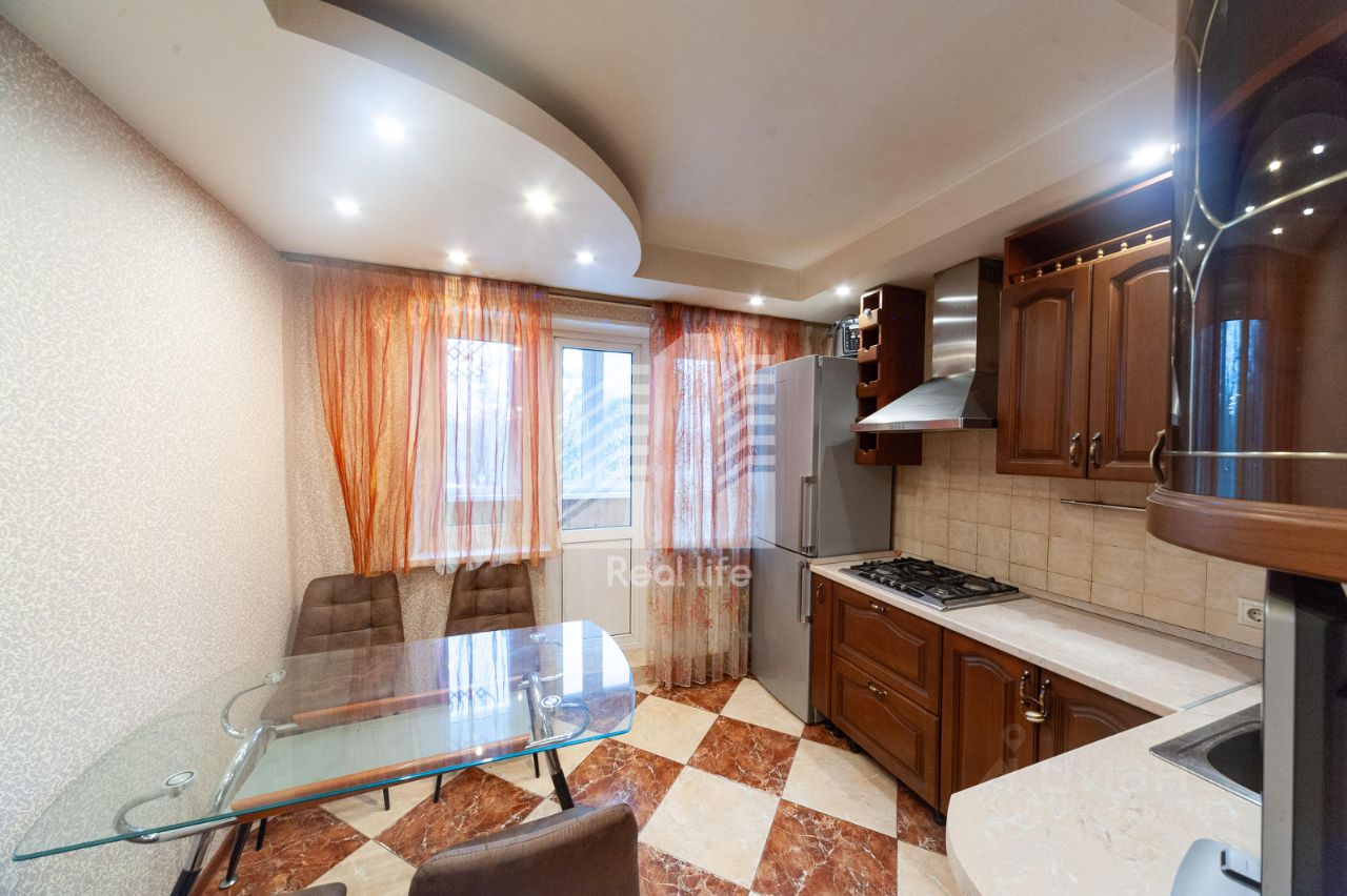 Продажа 2-комн квартиры на вторичном рынке Авиационный мкр, улица Жуковского, 1