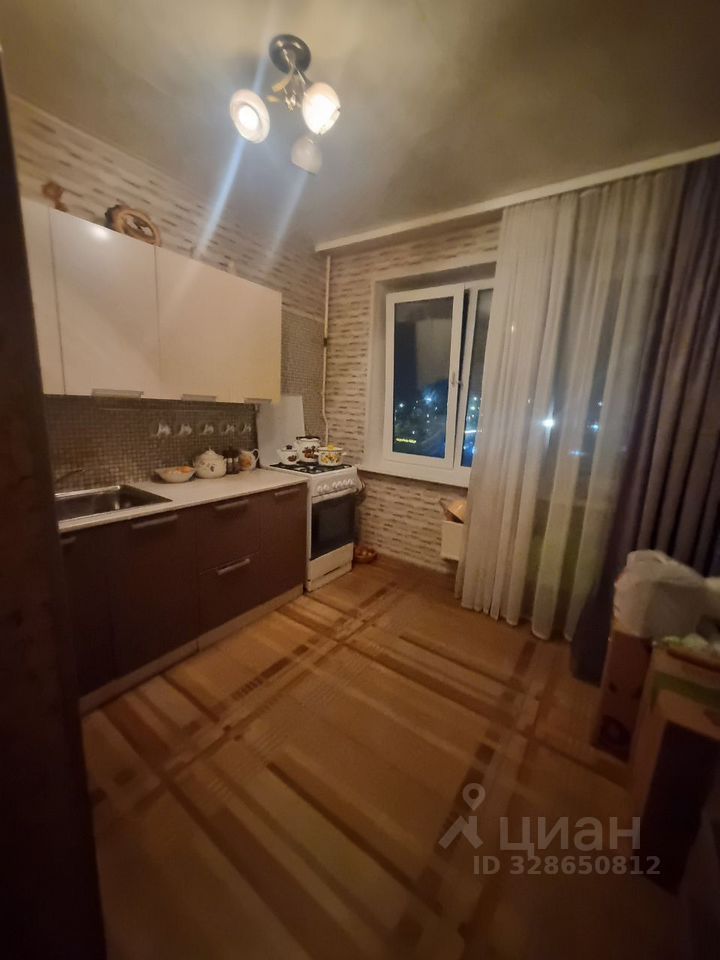 Продажа 2-комн квартиры на вторичном рынке Луга, Набережная улица, 1