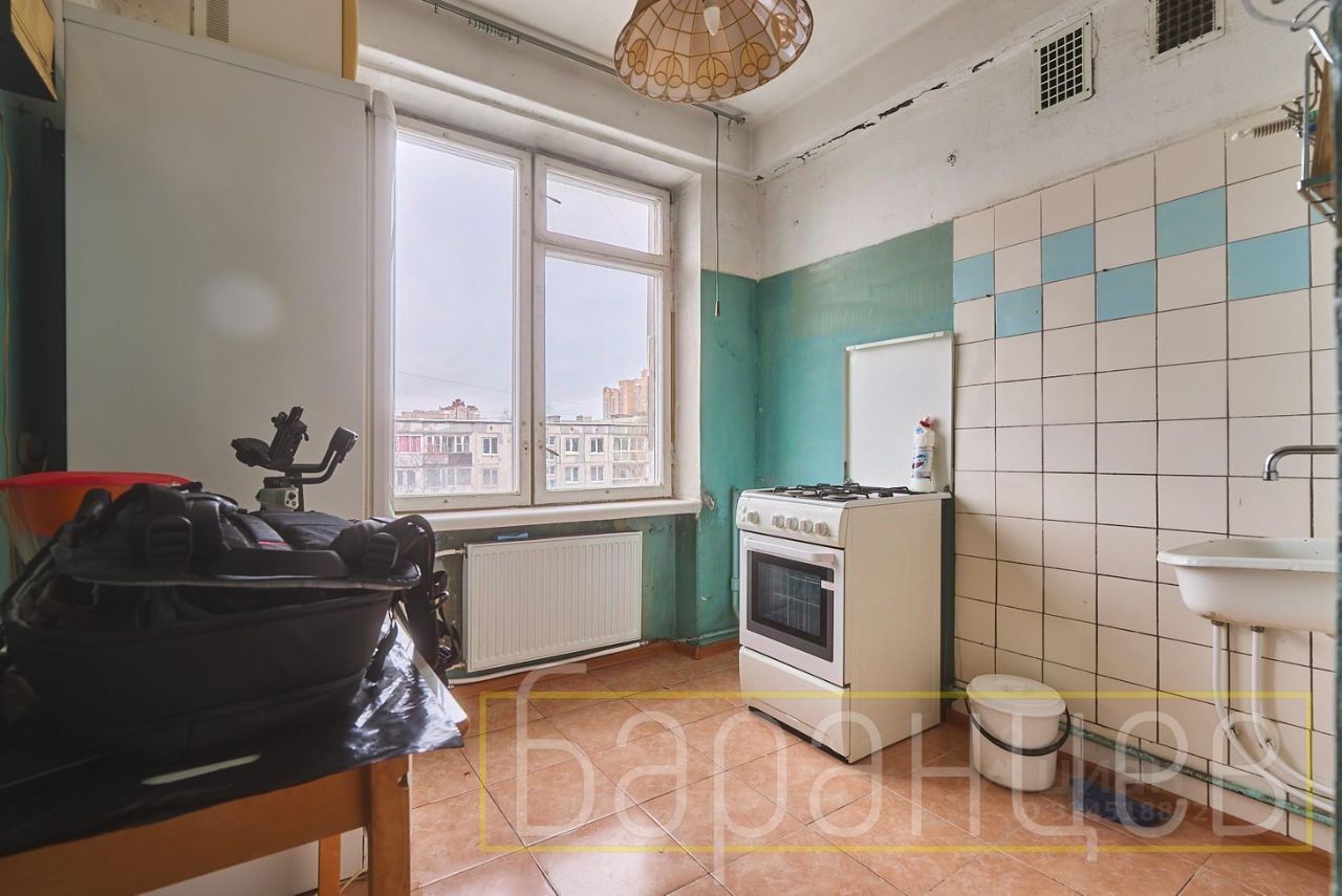 Продажа 3-комн квартиры на вторичном рынке Пражская улица,  д. 7К2